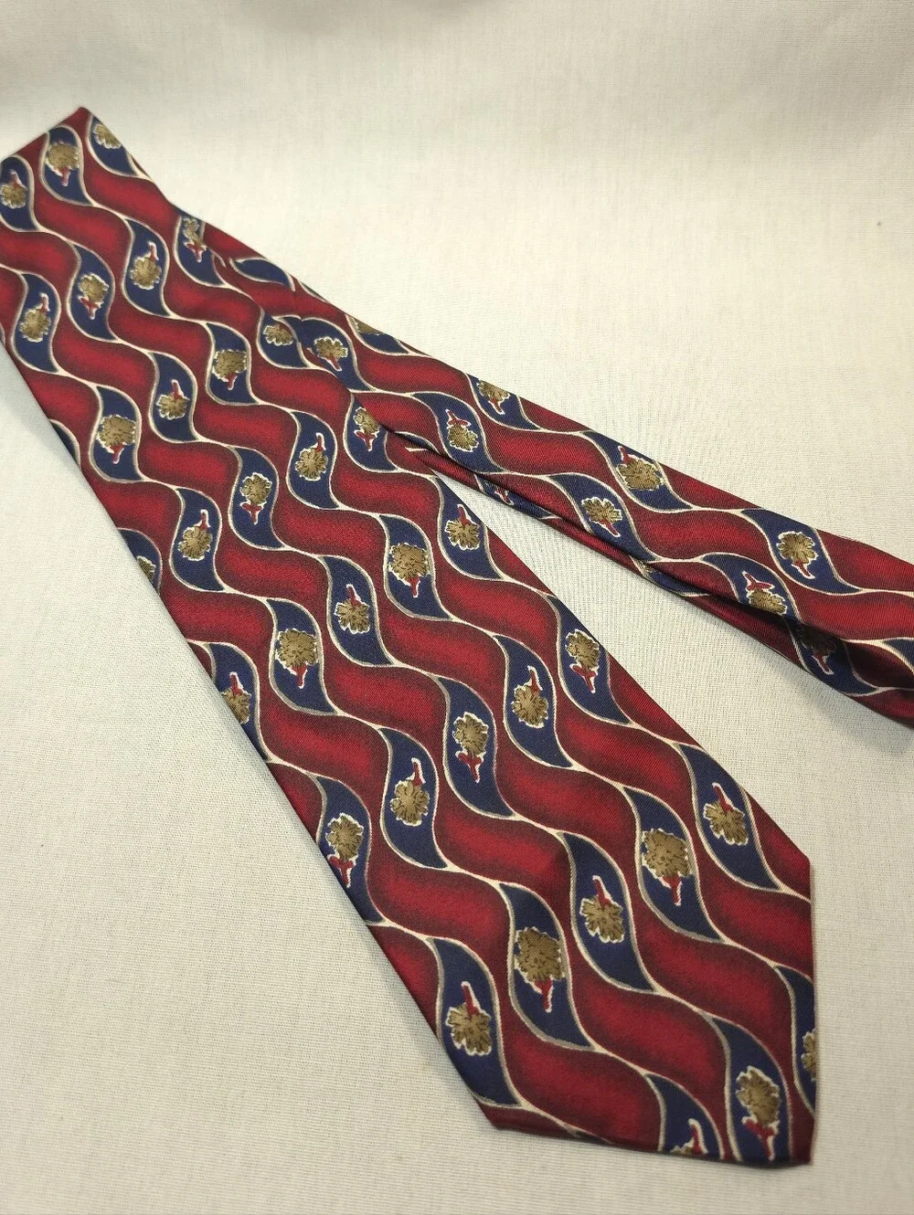 Van Heusen Red and Navy Wavy Pattern Silk Tie with Gold Accents